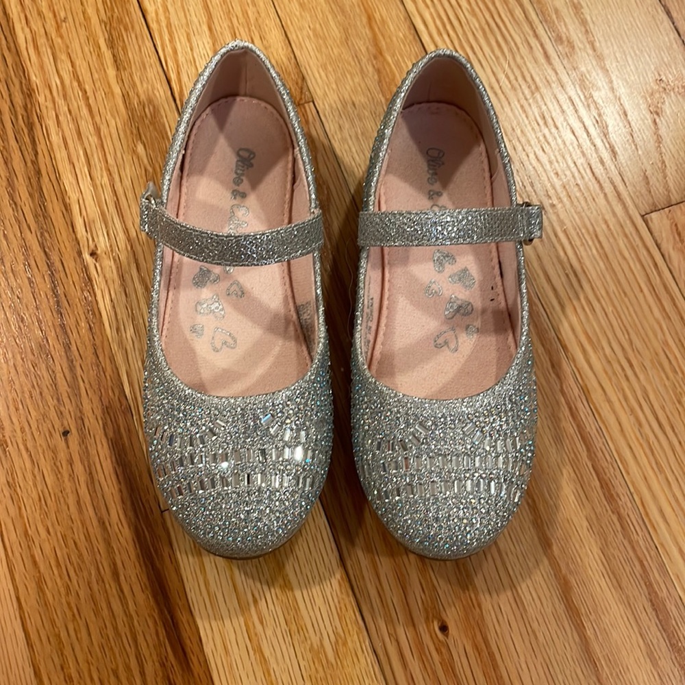 Olive & Edie silver flats